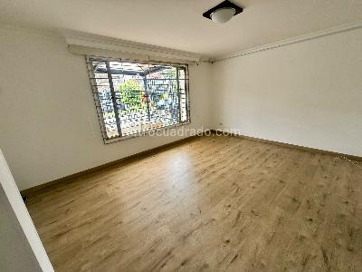 Casa de 3 alcobas en venta en Pontevedra, Bogotá, 248 m² · foto 4 de 20