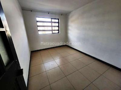 Casa de 5 alcobas en venta en Ciudad Kennedy Central, Bogotá, 340 m² · foto 14 de 20