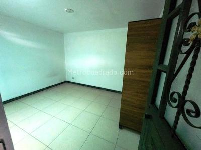 Casa de 5 alcobas en venta en Ciudad Kennedy Central, Bogotá, 340 m² · foto 18 de 20