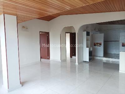 Apartamento de 2 alcobas en venta en Granada, Girardot, 96 m² · foto 4 de 18