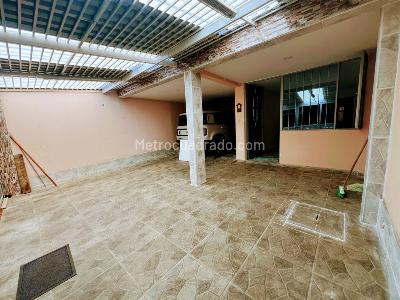 Casa de 5 alcobas en venta en Jazmin, Bogotá, 131 m² · foto 8 de 20