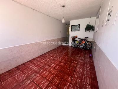 Casa de 5 alcobas en venta en La Camelia, Bogotá, 380 m² · foto 12 de 20