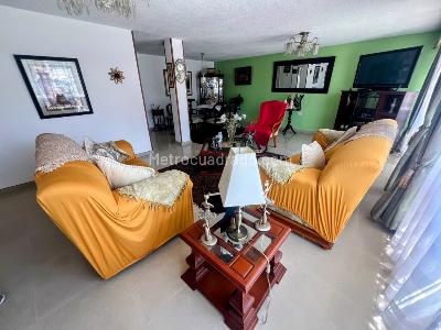 Casa de 5 alcobas en venta en La Camelia, Bogotá, 380 m² · foto 5 de 20