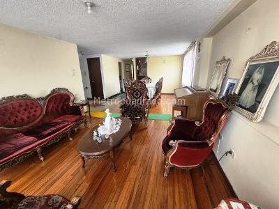Casa de 5 alcobas en venta en Marsella, Bogotá, 350 m² · foto 12 de 20