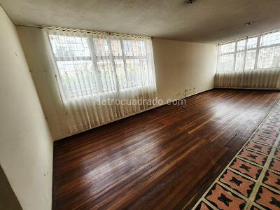 Casa de 5 alcobas en venta en Marsella, Bogotá, 350 m² · foto 2 de 20