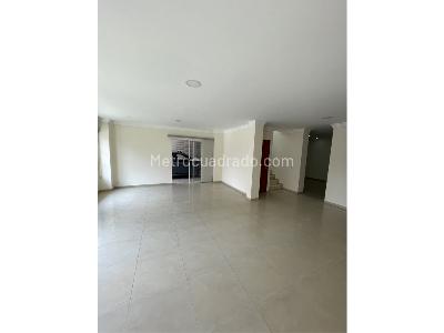 Casa de 5 alcobas en venta en Ciudad Jardin, Cali, 243 m² · foto 2 de 13