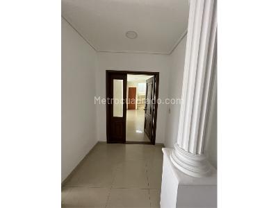 Casa de 5 alcobas en venta en Ciudad Jardin, Cali, 243 m² · foto 5 de 13