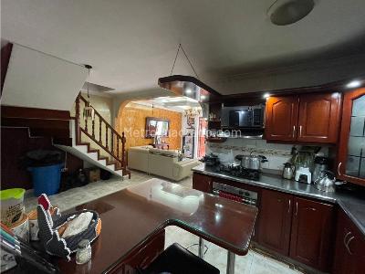 Casa de 5 alcobas en venta en Ciudad 2000, Cali, 270 m² · foto 4 de 19