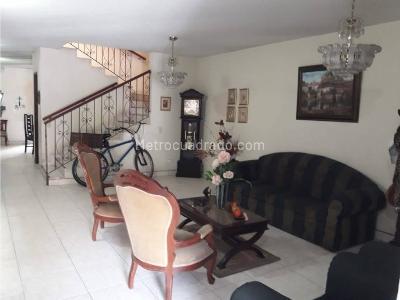 Casa de 5 alcobas en venta en El Bosque, Cali, 350 m² · foto 2 de 10