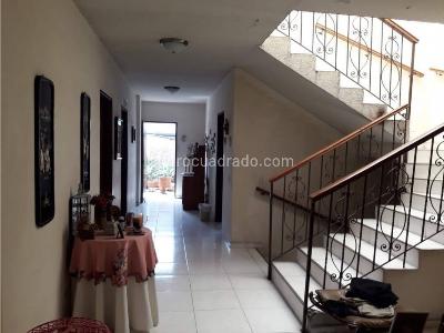 Casa de 5 alcobas en venta en El Bosque, Cali, 350 m² · foto 6 de 10