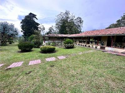 Casa de 5 alcobas en venta en Llano Grande, Rionegro · foto 2 de 20