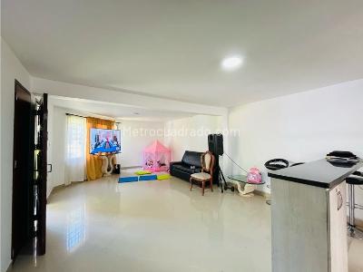 Casa de 5 alcobas en venta en Belen Alameda, Medellín, 320 m² · foto 3 de 20