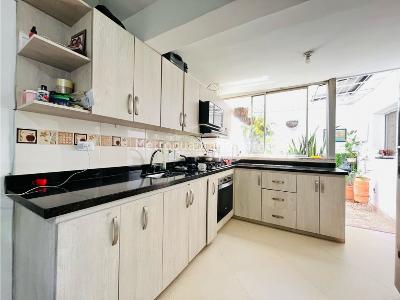 Casa de 5 alcobas en venta en Belen Alameda, Medellín, 320 m² · foto 5 de 20
