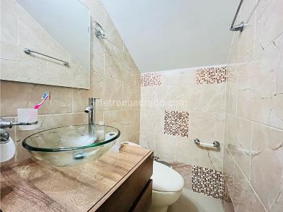 Casa de 5 alcobas en venta en Belen Alameda, Medellín, 320 m² · foto 10 de 20