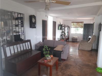 Casa de 3 alcobas en venta en La Buitrera, Cali, 1182 m² · foto 3 de 12
