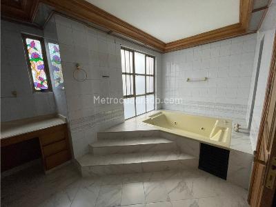 Apartamento de 4 alcobas en venta en Normandia, Cali, 550 m² · foto 19 de 20