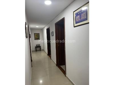 Apartamento de 3 alcobas en venta en Los Cambulos, Cali, 157 m² · foto 3 de 6