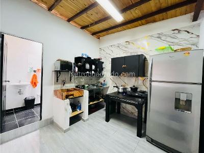 Casa de 5 alcobas en venta en Cabañitas, Bello, 250 m² · foto 3 de 16