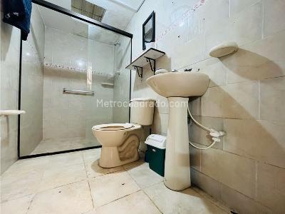 Casa de 5 alcobas en venta en Cabañitas, Bello, 250 m² · foto 10 de 16