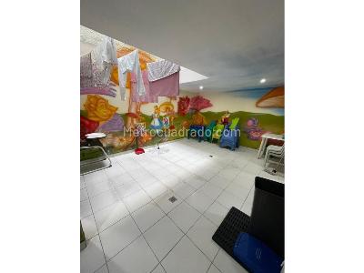 Casa de 5 alcobas en venta en Belen Rosales, Medellín, 300 m² · foto 10 de 19