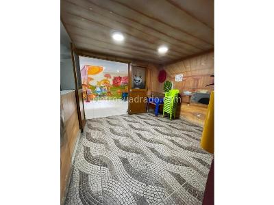 Casa de 5 alcobas en venta en Belen Rosales, Medellín, 300 m² · foto 12 de 19