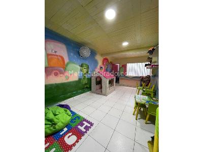 Casa de 5 alcobas en venta en Belen Rosales, Medellín, 300 m² · foto 13 de 19