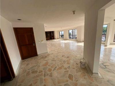 Apartamento de 3 alcobas en venta en Normandia, Cali, 250 m² · foto 2 de 18