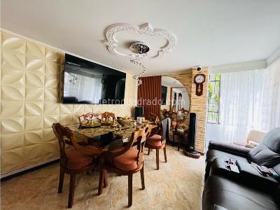 Apartamento de 4 alcobas en venta en Laureles, Medellín, 112 m² · foto 2 de 15