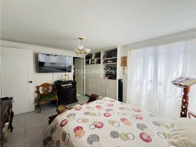 Apartamento de 4 alcobas en venta en Laureles, Medellín, 112 m² · foto 8 de 15