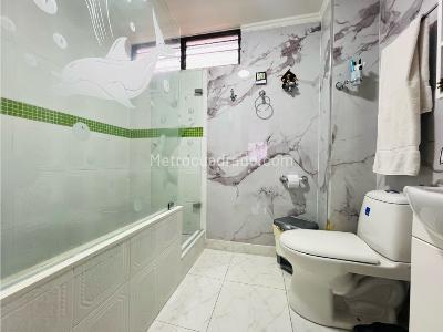 Apartamento de 4 alcobas en venta en Laureles, Medellín, 112 m² · foto 9 de 15