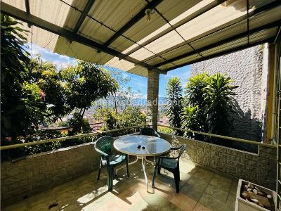 Casa de 3 alcobas en venta en Buenos Aires, Medellín, 190 m² · foto 3 de 15