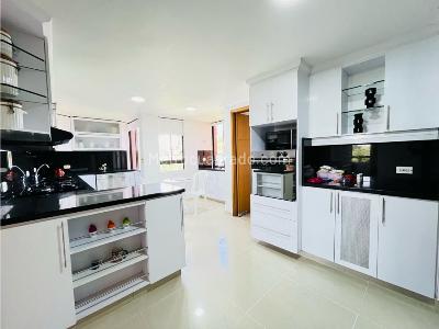 Apartamento en venta en El Poblado, Medellín · foto 8 de 20