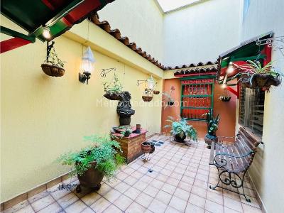 Apartamento de 4 alcobas en venta en Laureles, Medellín, 203 m² · foto 10 de 20