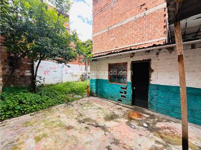 Casa de 5 alcobas en venta en Buenos Aires, Medellín, 256 m² · foto 2 de 15