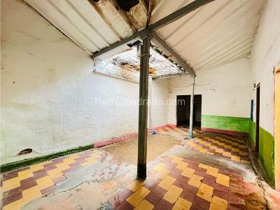 Casa de 5 alcobas en venta en Buenos Aires, Medellín, 256 m² · foto 3 de 15