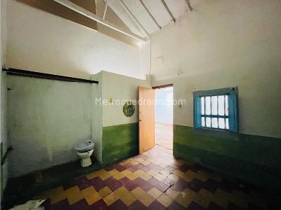 Casa de 5 alcobas en venta en Buenos Aires, Medellín, 256 m² · foto 8 de 15