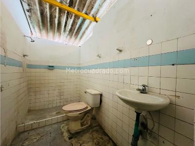 Casa de 5 alcobas en venta en Buenos Aires, Medellín, 256 m² · foto 10 de 15