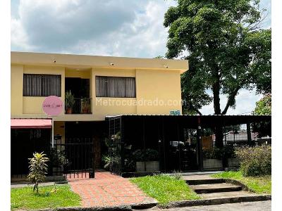 Casa de 4 alcobas en venta en La Flora, Cali, 394 m² · foto 2 de 11