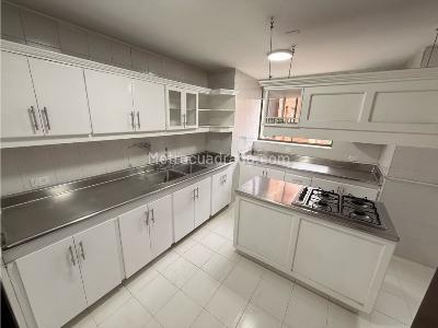 Apartamento de 3 alcobas en venta en El Ingenio, Cali, 220 m² · foto 2 de 20