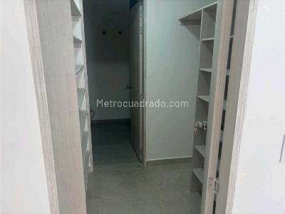 Apartamento de 3 alcobas en venta en La Castellana, Medellín, 134 m² · foto 7 de 14