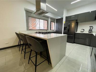Apartamento en venta en El Poblado, Medellín · foto 4 de 20