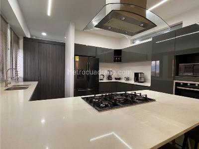 Apartamento en venta en El Poblado, Medellín · foto 6 de 20