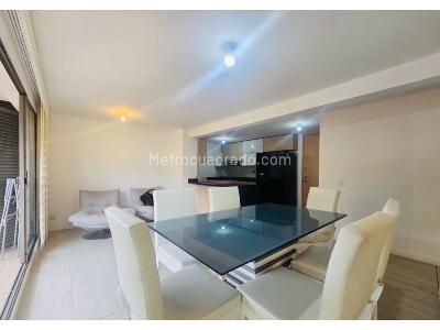 Apartamento de 3 alcobas en venta en Loma De Los Bernal, Medellín, 96 m² · foto 3 de 17