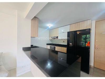 Apartamento de 3 alcobas en venta en Loma De Los Bernal, Medellín, 96 m² · foto 4 de 17