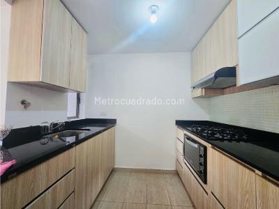 Apartamento de 3 alcobas en venta en Loma De Los Bernal, Medellín, 96 m² · foto 5 de 17