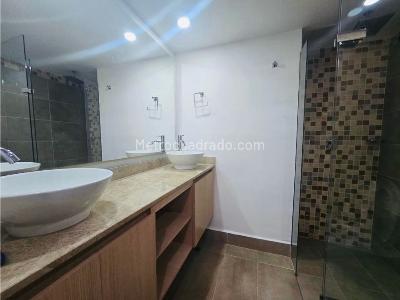 Apartamento de 3 alcobas en venta en Loma De Los Bernal, Medellín, 96 m² · foto 11 de 17