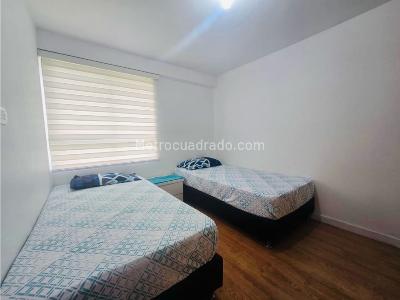 Apartamento de 3 alcobas en venta en Loma De Los Bernal, Medellín, 96 m² · foto 13 de 17