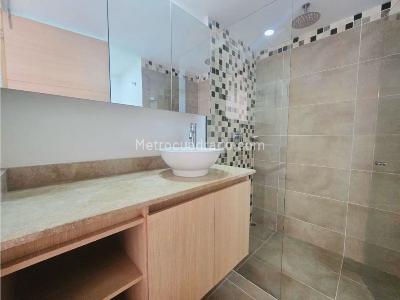 Apartamento de 3 alcobas en venta en Loma De Los Bernal, Medellín, 96 m² · foto 15 de 17