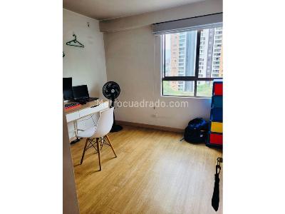 Apartamento de 3 alcobas en venta en Loma De Los Bernal, Medellín, 96 m² · foto 3 de 10