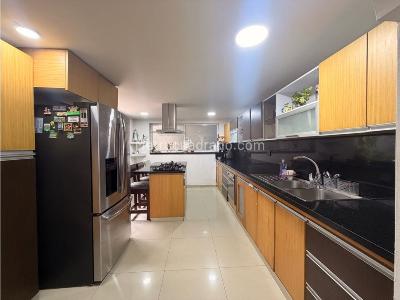 Casa de 4 alcobas en venta en Camino Real, Cali, 228 m² · foto 2 de 19